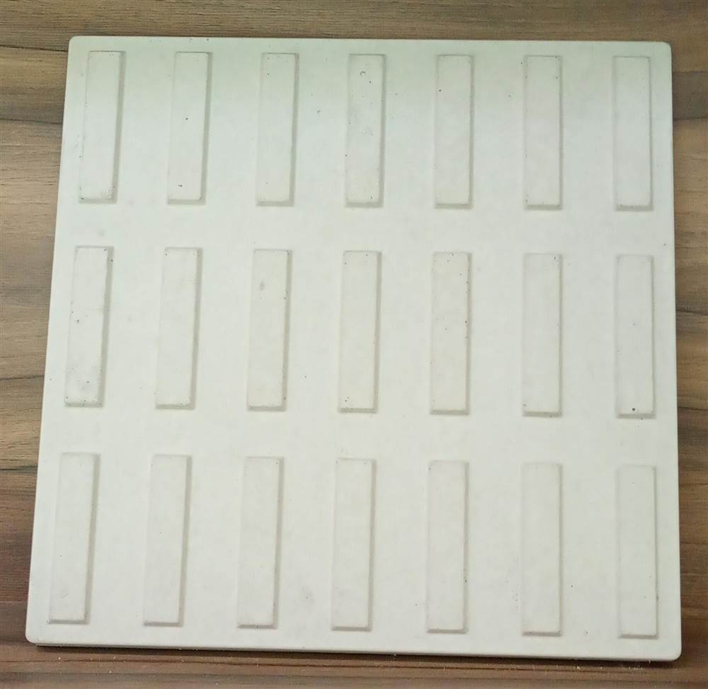 Lajota Antiderrapante 21 Frisos 30×30×2 cm