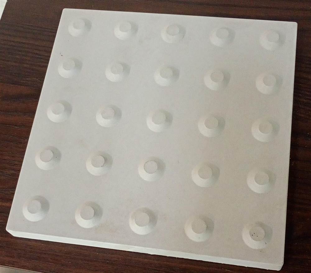 Piso Tátil Alerta – Cor Concreto 20×20×2 cm