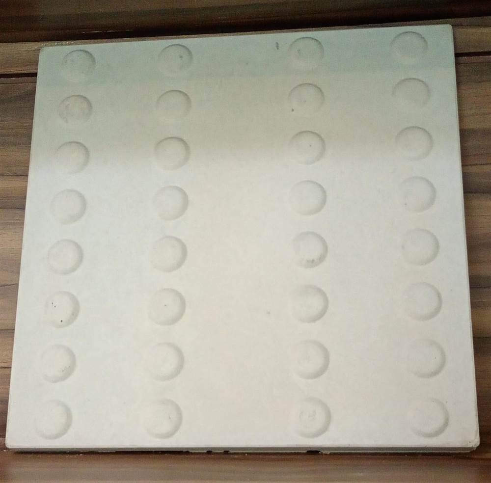 Piso Tátil Alerta – Cor Concreto 45x45x2 cm